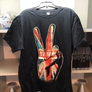 Black Graphic T-Shirt with Peace Sign. The Who.